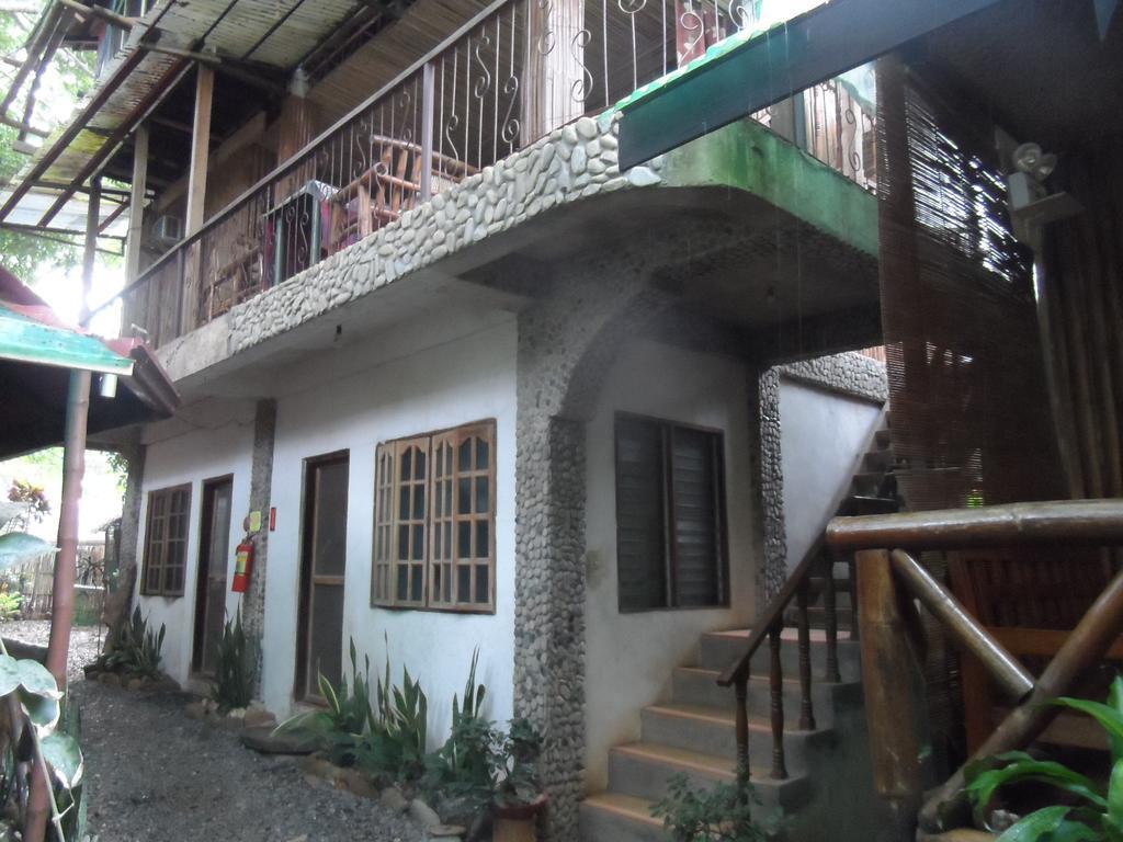 Victoria Guest House And Cottages Puerto Princesa Esterno foto