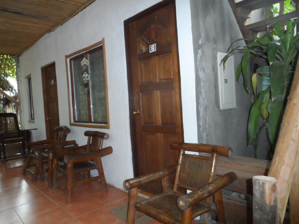 Victoria Guest House And Cottages Puerto Princesa Esterno foto