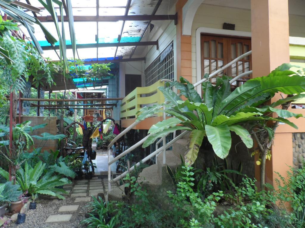 Victoria Guest House And Cottages Puerto Princesa Esterno foto