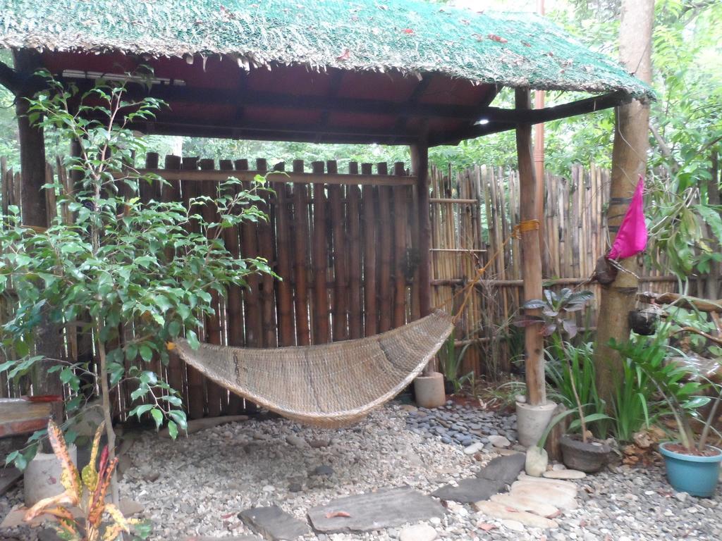 Victoria Guest House And Cottages Puerto Princesa Esterno foto