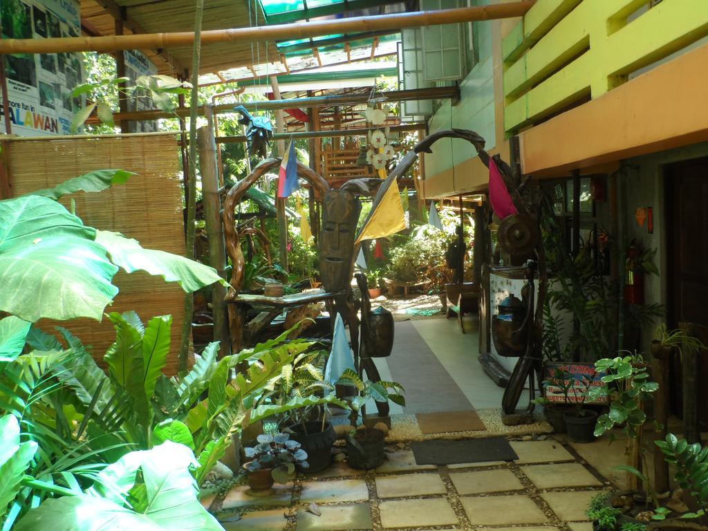 Victoria Guest House And Cottages Puerto Princesa Esterno foto