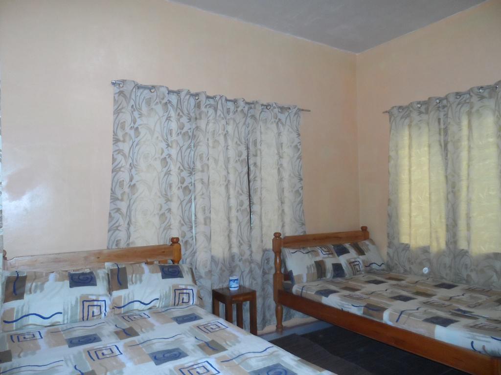 Victoria Guest House And Cottages Puerto Princesa Esterno foto